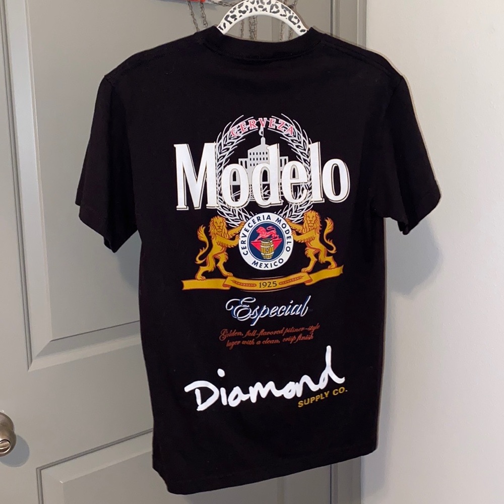 ‼️SOLD‼️ NWOT Diamond supply co. modelo T-shirt